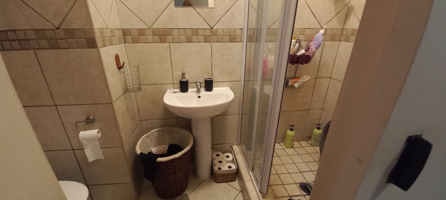 1 Bedroom Property for Sale in Vredenhof Sh Free State